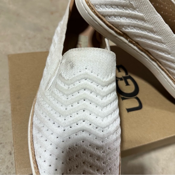UGG Sammy Chevron Trainers Slip-On Slippers Sneakers White & Tan Size 9 - Picture 11 of 13